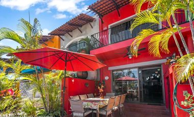 Vive el lujo frente al canal Casa en venta en Marina Vallarta.