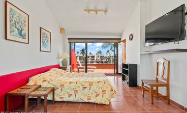 Vive el lujo frente al canal Casa en venta en Marina Vallarta.