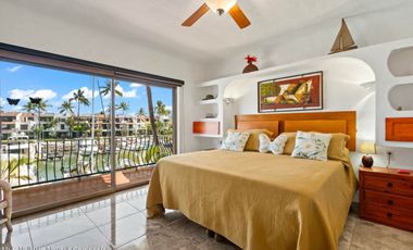 Vive el lujo frente al canal Casa en venta en Marina Vallarta.