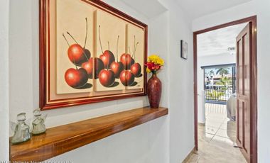 Vive el lujo frente al canal Casa en venta en Marina Vallarta.
