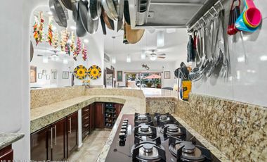 Vive el lujo frente al canal Casa en venta en Marina Vallarta.