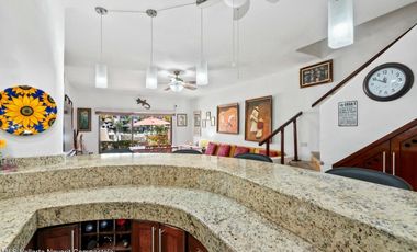 Vive el lujo frente al canal Casa en venta en Marina Vallarta.