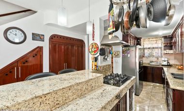 Vive el lujo frente al canal Casa en venta en Marina Vallarta.