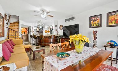 Vive el lujo frente al canal Casa en venta en Marina Vallarta.