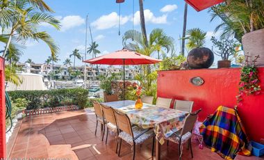 Vive el lujo frente al canal Casa en venta en Marina Vallarta.