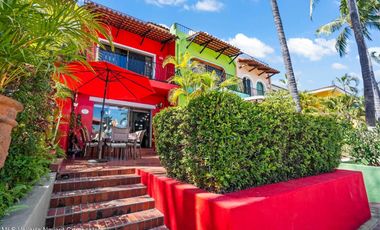 Vive el lujo frente al canal Casa en venta en Marina Vallarta.