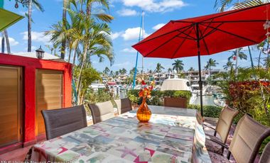 Vive el lujo frente al canal Casa en venta en Marina Vallarta.
