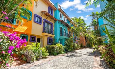 Vive el lujo frente al canal Casa en venta en Marina Vallarta.