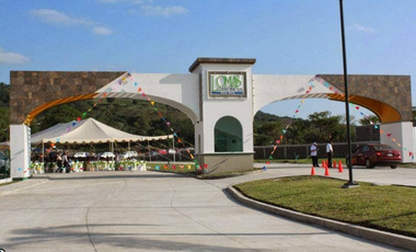 CASA EN VENTA  CON EXCELENTE EN UBUCACION, CIRCUITO LOMAS DEL MEDITERRANEO N°68 LT 33 MZA 3, 1ER SECTOR, FRACC LOMAS RESIDENCIAL CP 93308	VERACRUZ	POZ