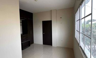 En alquiler departamento de 3 habitaciones como nuevo