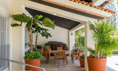 Villa Colonial de Lujo en venta en Isla Iguana – Frente al Canal de Marina Vallarta