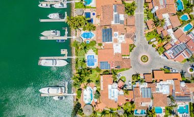 Villa Colonial de Lujo en venta en Isla Iguana – Frente al Canal de Marina Vallarta