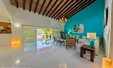 Villa Colonial de Lujo en venta en Isla Iguana – Frente al Canal de Marina Vallarta