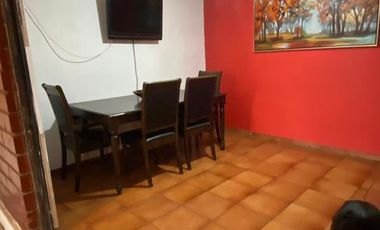 Vendo cómoda casa  de 2 pisos en La Cisterna, 5 dormitorios 2 baños, $ 182.000.000