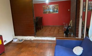 Vendo cómoda casa  de 2 pisos en La Cisterna, 5 dormitorios 2 baños, $ 182.000.000