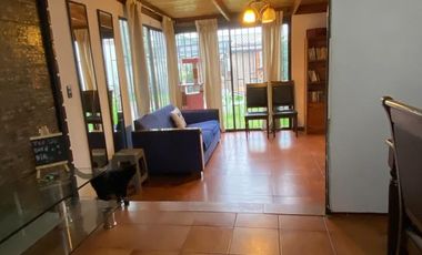 Vendo cómoda casa  de 2 pisos en La Cisterna, 5 dormitorios 2 baños, $ 182.000.000