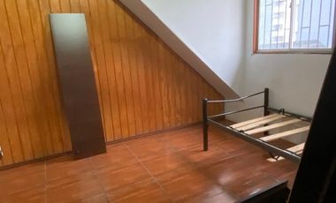 Vendo cómoda casa  de 2 pisos en La Cisterna, 5 dormitorios 2 baños, $ 182.000.000