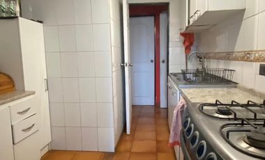 Vendo cómoda casa  de 2 pisos en La Cisterna, 5 dormitorios 2 baños, $ 182.000.000
