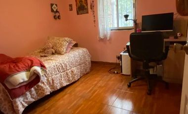 Vendo cómoda casa  de 2 pisos en La Cisterna, 5 dormitorios 2 baños, $ 182.000.000