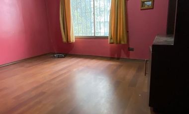 Vendo cómoda casa  de 2 pisos en La Cisterna, 5 dormitorios 2 baños, $ 182.000.000