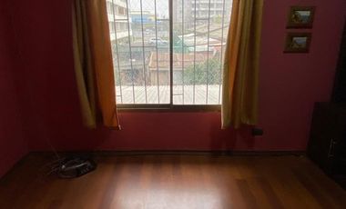Vendo cómoda casa  de 2 pisos en La Cisterna, 5 dormitorios 2 baños, $ 182.000.000