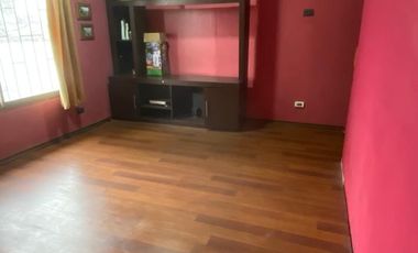 Vendo cómoda casa  de 2 pisos en La Cisterna, 5 dormitorios 2 baños, $ 182.000.000