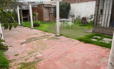 Vendo cómoda casa  de 2 pisos en La Cisterna, 5 dormitorios 2 baños, $ 182.000.000