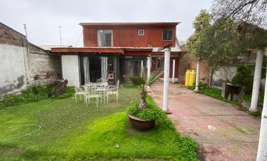 Vendo cómoda casa  de 2 pisos en La Cisterna, 5 dormitorios 2 baños, $ 182.000.000