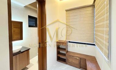 5 Bedrooms Modern House with Swimming Pool near Clark