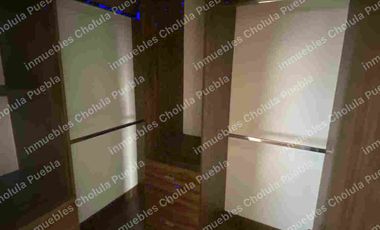 Penthouse nuevo en venta, 2 niveles, con roof top privado, a 5 minutos de UDLAP, Explanada Puebla y zona arqueológica de Cholula.