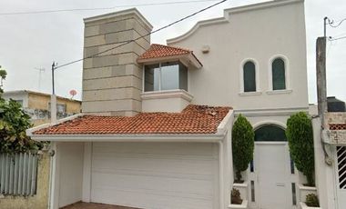 CASA EN VENTA EN VERACRUZ CENTRO A 5 MINUTOS DE PLAYA VILLA DEL MAR