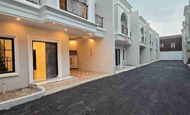 Rumah 2 Lantai plus rooftop dalam cluster Jagakarsa