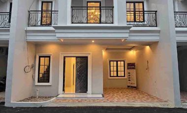 Rumah 2 Lantai plus rooftop dalam cluster Jagakarsa