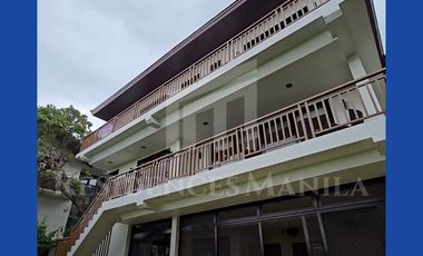 Modern Vacation Home with Big Lawn and Entertainment Area in Anvaya Cove