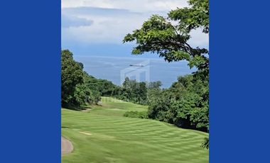 Modern Vacation Home with Big Lawn and Entertainment Area in Anvaya Cove