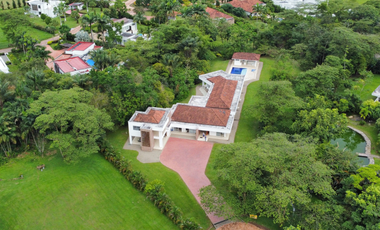 Casa en el exclusivo condominio santa teresita