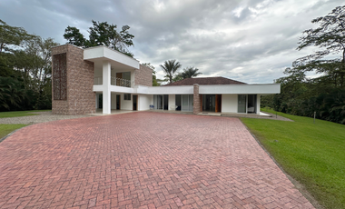 Casa en el exclusivo condominio santa teresita