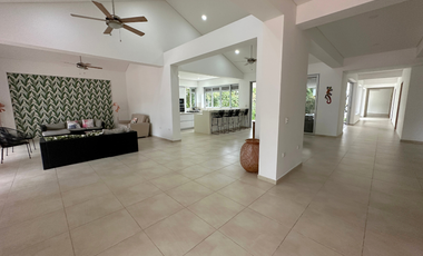 Casa en el exclusivo condominio santa teresita