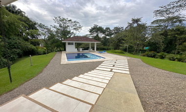 Casa en el exclusivo condominio santa teresita