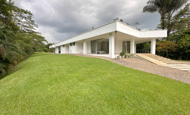 Casa en el exclusivo condominio santa teresita