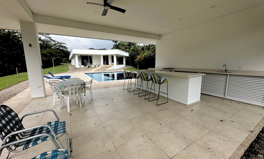 Casa en el exclusivo condominio santa teresita