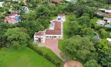 Casa en el exclusivo condominio santa teresita