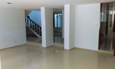 CASA EN VENTA AV BLVD NIÑO POBLANO A 5 MINUTOS DEL CENTRO COMERCIAL ANGELOPOLIS