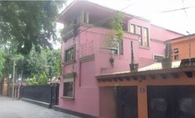 Casa Residencial en Avenida Francisco Sosa Santa Catarina Coyoacan CDMX/ Adjudicacion Bancaria