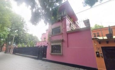 Casa Residencial en Avenida Francisco Sosa Santa Catarina Coyoacan CDMX/ Adjudicacion Bancaria