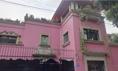 Casa Residencial en Avenida Francisco Sosa Santa Catarina Coyoacan CDMX/ Adjudicacion Bancaria