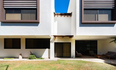 CASA EN VENTA EN BOSQUES DE ANGELÓPOLIS, 5 RECÁMARAS, GARAJE PARA 6 AUTOS, PUEBLA