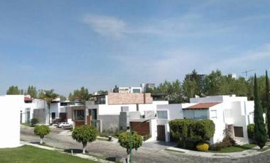 CASA EN VENTA EN BOSQUES DE ANGELÓPOLIS, 5 RECÁMARAS, GARAJE PARA 6 AUTOS, PUEBLA