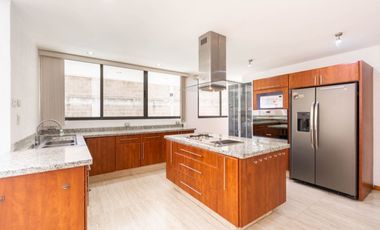 CASA EN VENTA EN BOSQUES DE ANGELÓPOLIS, 5 RECÁMARAS, GARAJE PARA 6 AUTOS, PUEBLA