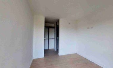 Apartamento en venta con parqueadero propio y ascensor en Azul Celeste Ciudadela la prosperidad Madrid 3 hab 2 baños sala-comedor y cocina